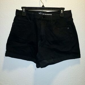 No boundaries Women's black short size 15